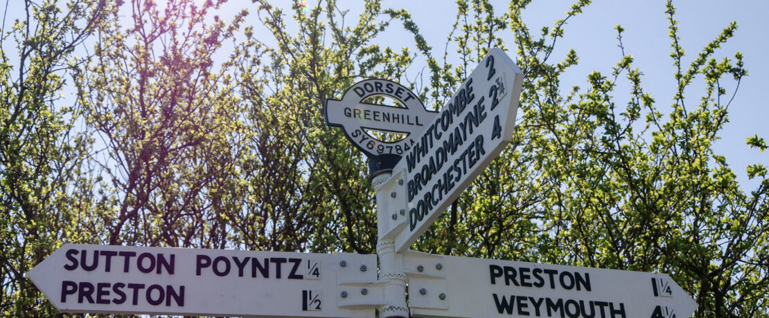 Greenhill fingerpost near Sutton Poyntz April 2023